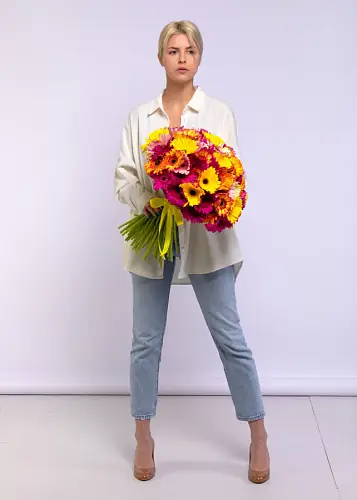 На фото №2   75 Гербер Микс