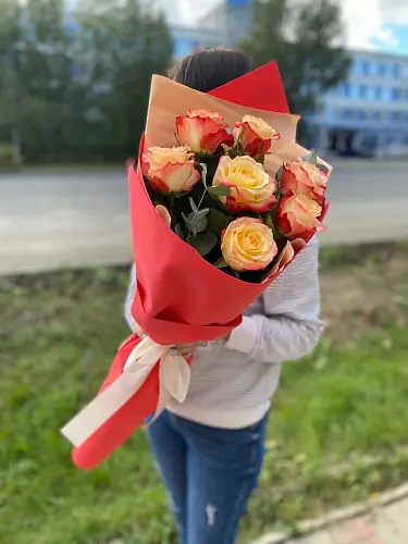 7 роз "Легкий румянец"