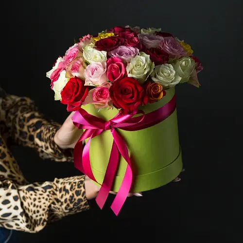 На фото №3 55 Роз Микс (30-40 см.) в коробке