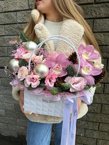 На фото №2 Зимняя сумка с орхидеями 
