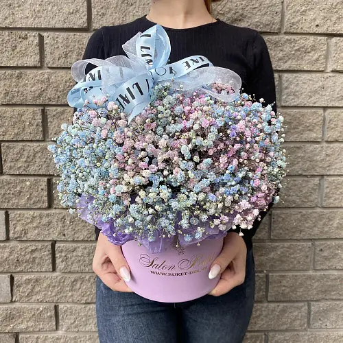 На фото №3 Композиция живых цветов из гипсофилы