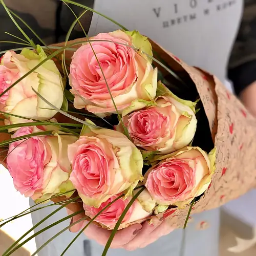 На фото №3 Букет Роз Эсперанса