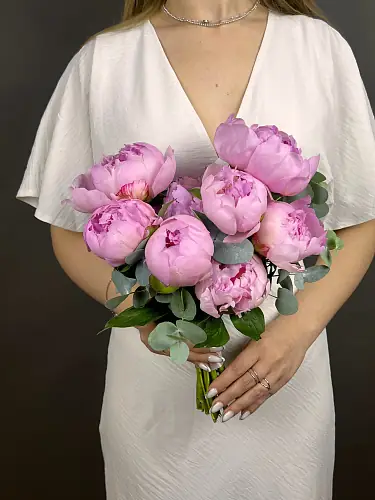 На фото №3 9 Розовых Пионов