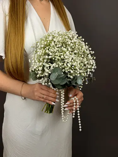На фото №4 Композиция из гипсофилы и зелени