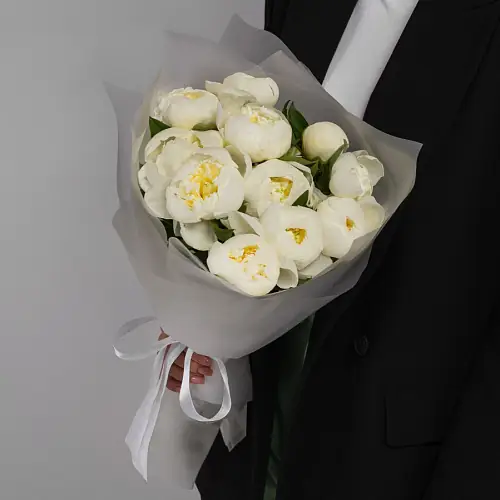 11 Белоснежных Пионов