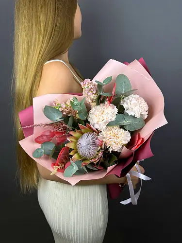 На фото №6 Протея с диантусами