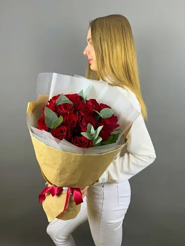На фото №3 Букет из красной розы премиум