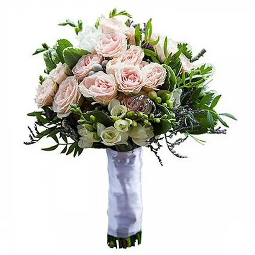 Свадебный букет из кустовых роз и фрезий