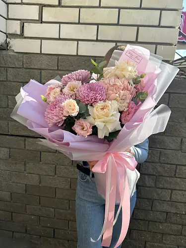 На фото №2 Гортензии и одноголовая хризантема