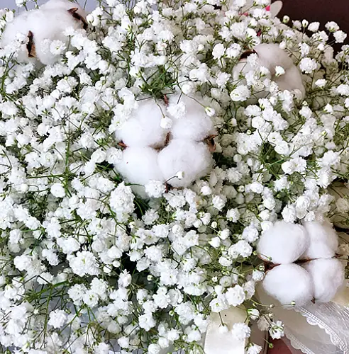 На фото №2 Шляпная коробка "Пушистая гипсофила"