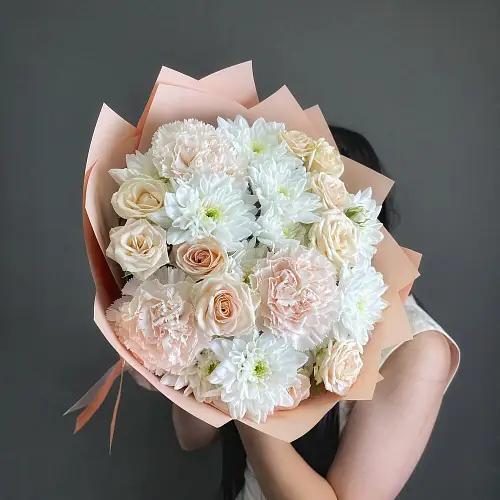 На фото №2 Хризантема кустовая, роза кустовая и гвоздика