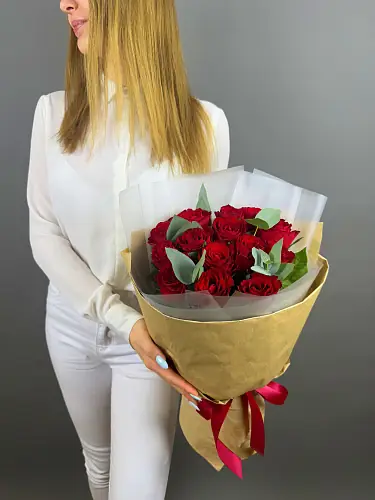 На фото №5 Букет живых цветов из розы премиум