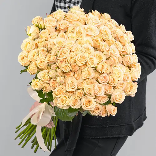 Букет 51 кремовая роза кустовая