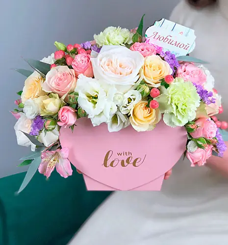 На фото №2 Шляпная коробка "Признание в любви"