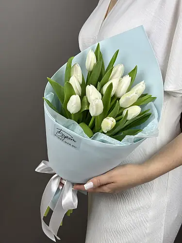 Букет из 13 Белых Тюльпанов