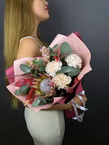 На фото №5 Протея с диантусами