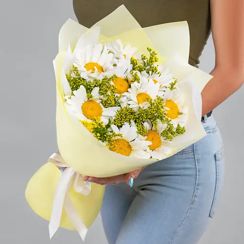 Букет Полевых Цветов из ромашек с солидаго 