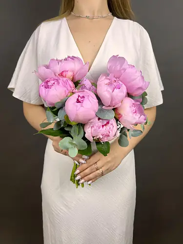На фото №2 9 Розовых Пионов