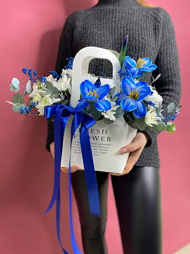 Композиция с тюльпанами 