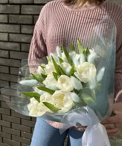 На фото №4 Букет живых цветов из тюльпанов