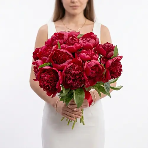 15 Красных Пионов