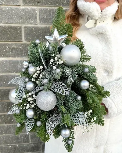 На фото №5 Новогодняя Елка с серебром