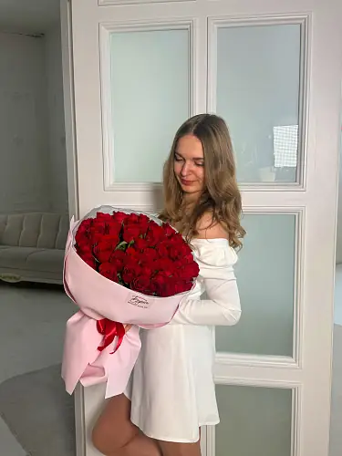 На фото №5 51 Кенийская роза в розовой упаковке 