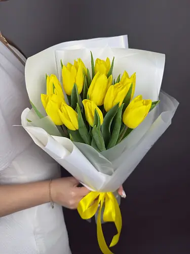 На фото №3 Букет из желтого тюльпана 11 шт.