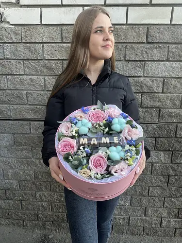 На фото №2 Шляпная коробка "Моей маме"