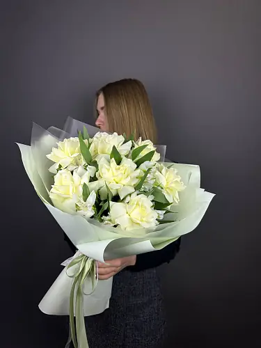 Розы и Альстромерии