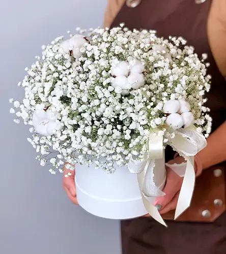 Шляпная коробка "Пушистая гипсофила"