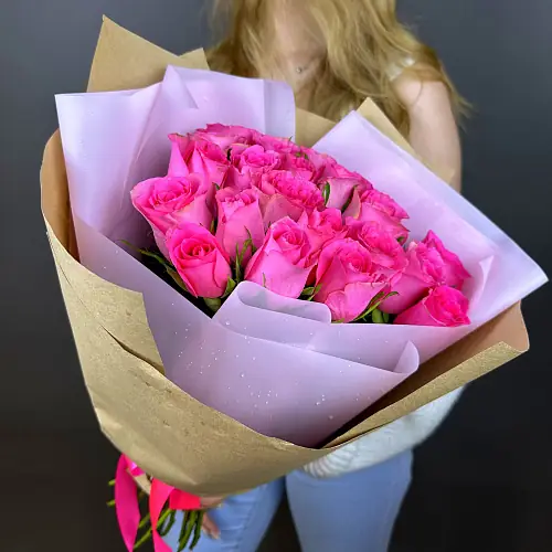 На фото №4 Букет живых цветов из 21 розы