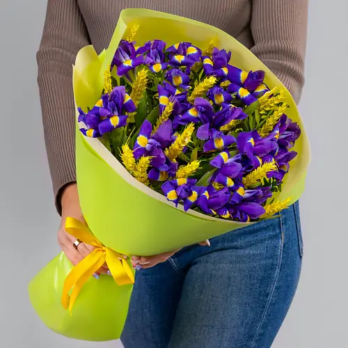 Букет из ирисов и пшеницы 