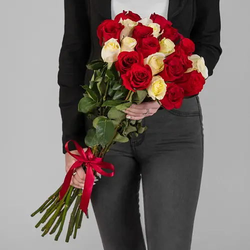 21 Красная и белая роза Эквадор