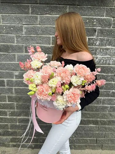 На фото №3 Нежно розовая композиция с эустомой и гвоздикой