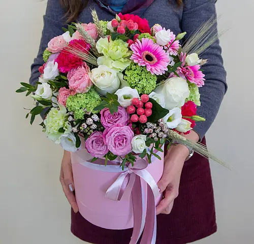 На фото №2 Шляпная коробка "Великолепная"