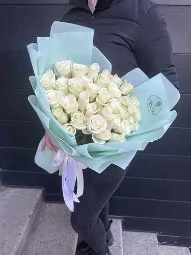 Авторская композиция белых роз