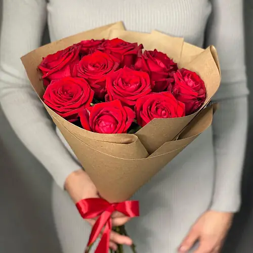 На фото №2 Красная роза Классика 11 шт
