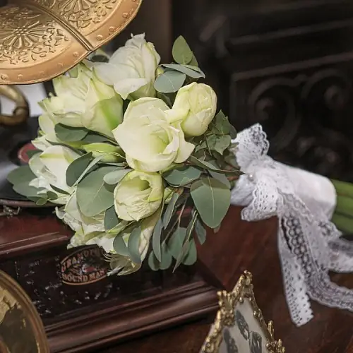 Букет невесты из 7 белых амариллисов