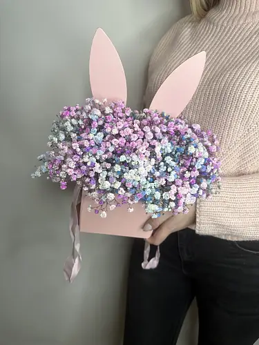 На фото №2 Коробка с ушками и гипсофилой