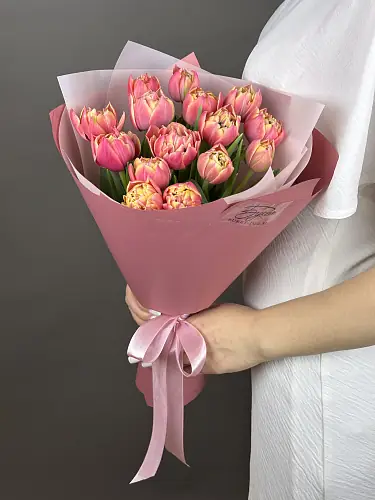 На фото №3 15 Пионовидных Тюльпанов Колумбус