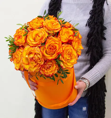 На фото №2 Шляпная коробка "Хай Мэджик"