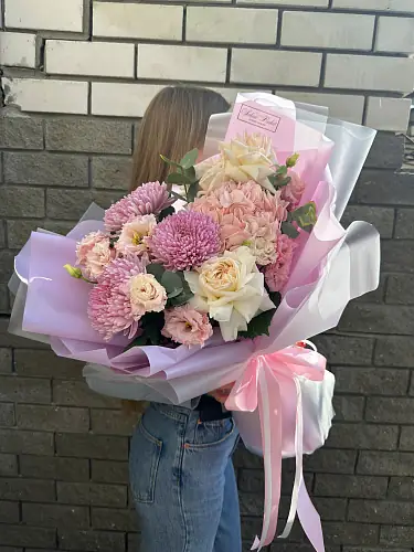 Гортензии и одноголовая хризантема