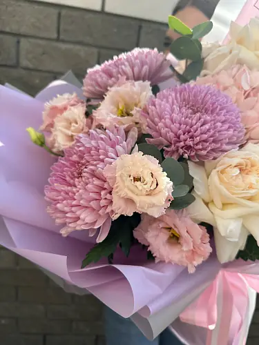 На фото №3 Гортензии и одноголовая хризантема