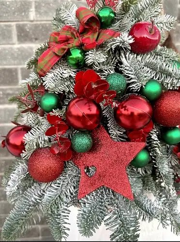 На фото №3 Декоративная елка