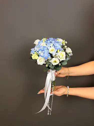 На фото №5 С эустомой и гортензией