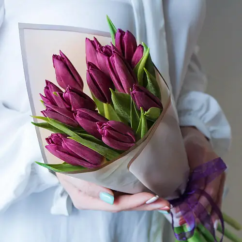 На фото №2 Букет Сиреневых тюльпанов 