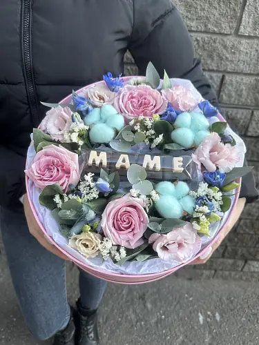 На фото №3 Шляпная коробка "Моей маме"