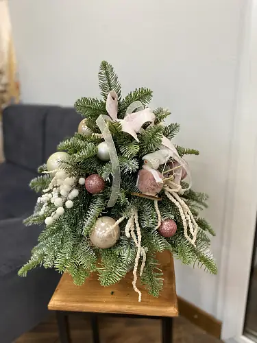 На фото №4 Декоративная елка из нобилиса