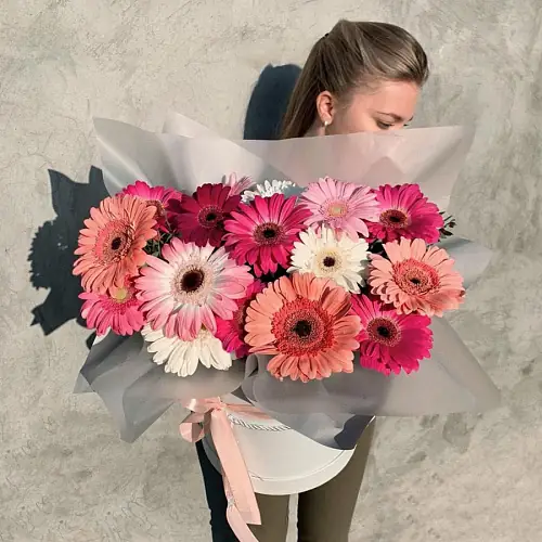 Шляпная коробка "17 Гербер"